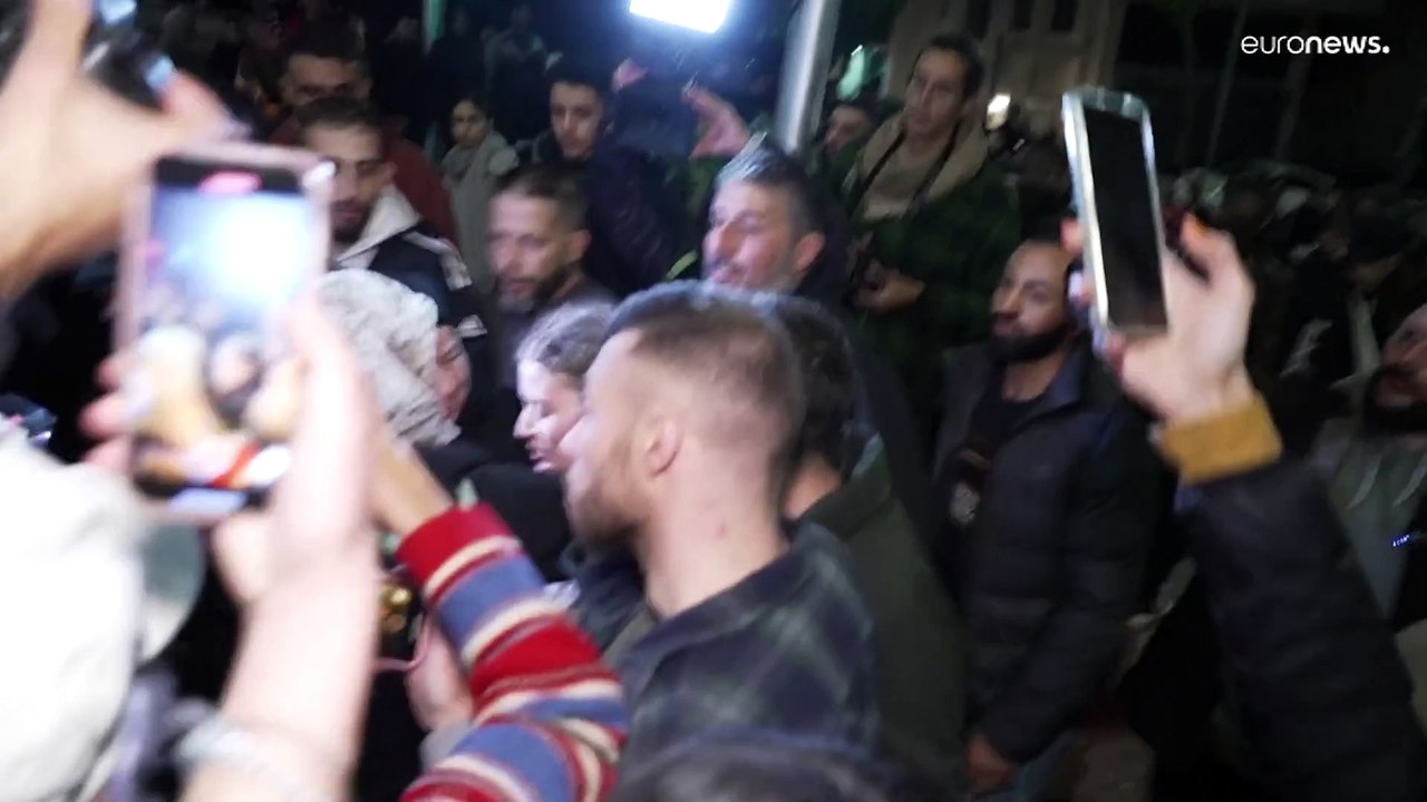 فيديو: "أيقونة المقاومة الشعبية" عهد التميمي تلقى استقبال الأبطال بعد الإفراج عنها من قبل إسرائيل