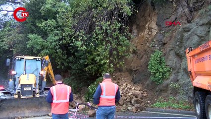 Sarıyer'de yamaçtan yola kaya parçası düştü!