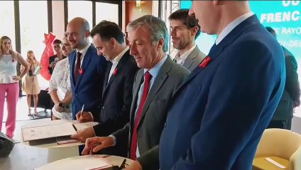 French Tech Days : signature d'un partenariat entre Philippe Vigier, et l'agence Business France