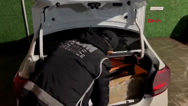 İzmir'de otomobillerde tabanca parçaları ele geçirildi