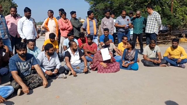 भाजपा प्रत्याशी बैठी धरने पर... स्ट्रांगरूम में जबरन अंदर जाने का कांग्रेस पर लगाया आरोप, देखें वीडियो