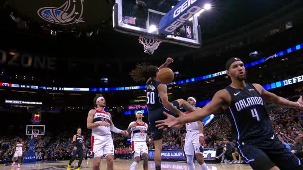 Anthony and Suggs re-enact the iconic LeBron/D-Wade dunk as Magic dominate Wizards