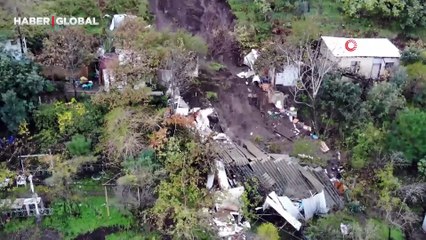 Bursa’da korkutan anlar: Sel ve heyelan evi yuttu