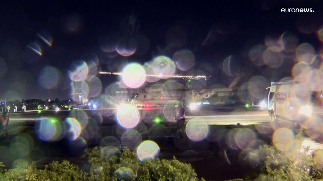 شاهد: رهائن إسرائيليون مفرَج عنهم يصلون إلى مستشفى في رمات غان