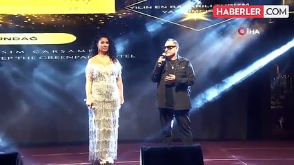 Mehmet Ali Erbil ve Aslı Kökçe, THY'nin rötarına tepki gösterdi