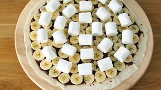 Dessert pizza with banana and chocolate - video recipe!