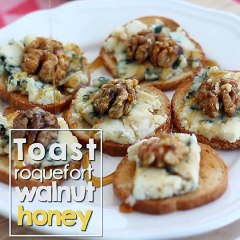 Roquefort toasts with walnuts and honey