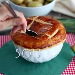 Puff pastry soup with leeks and potatoes