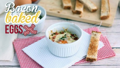 Baked eggs with bacon and chives: a quick recipe
