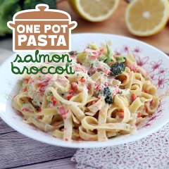 One-pot pasta - tagliatelles with salmon and broccoli