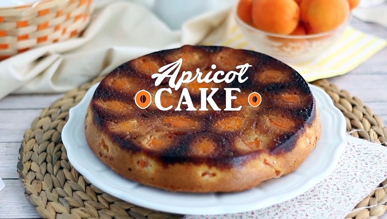 Simple and quick apricot cake