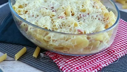 Baked pasta with ham and cheese