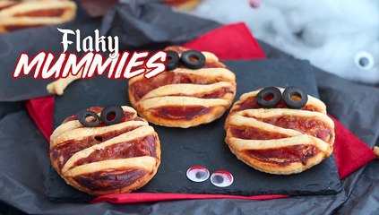 Halloween pizza mummies