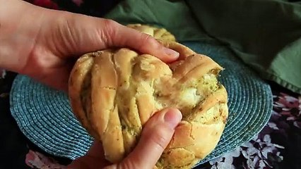 Braided pesto breads
