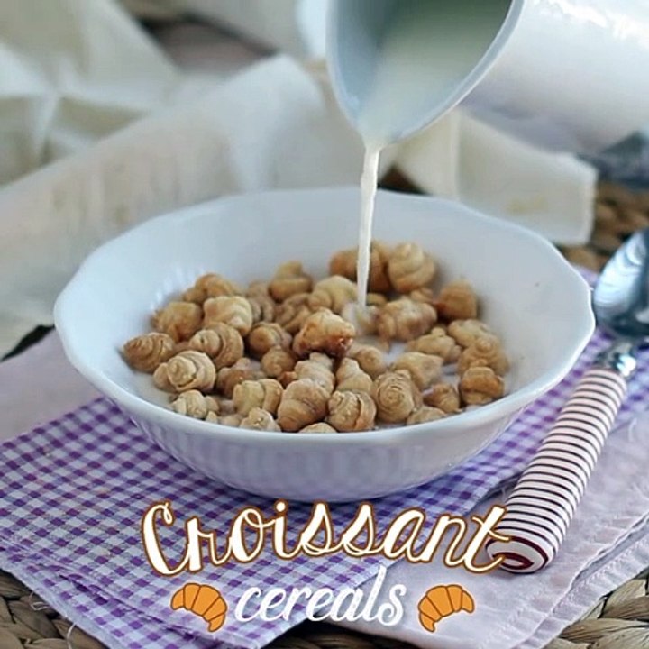 Mini croissant cereal