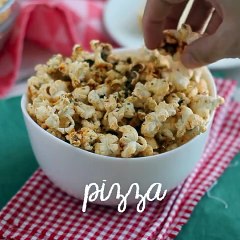 Pizza-flavored popcorn