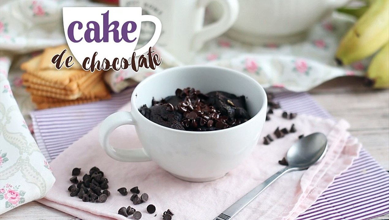 Chokoladen-erdnussbutter-tassenkuchen in der mikrowelle in 1 min.