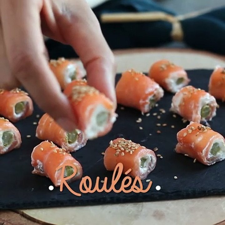 Gerollter lachs mit ziegenkäse und spargel