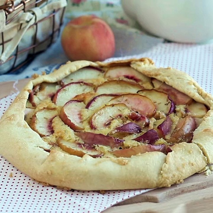 Rustikale pfirsich-rosmarin-torte