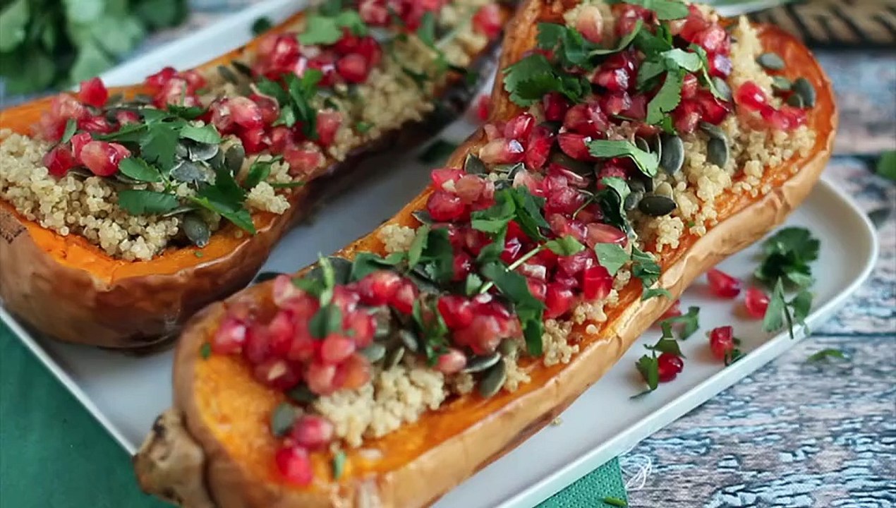 Butternut gefüllt mit quinoa und granatapfel