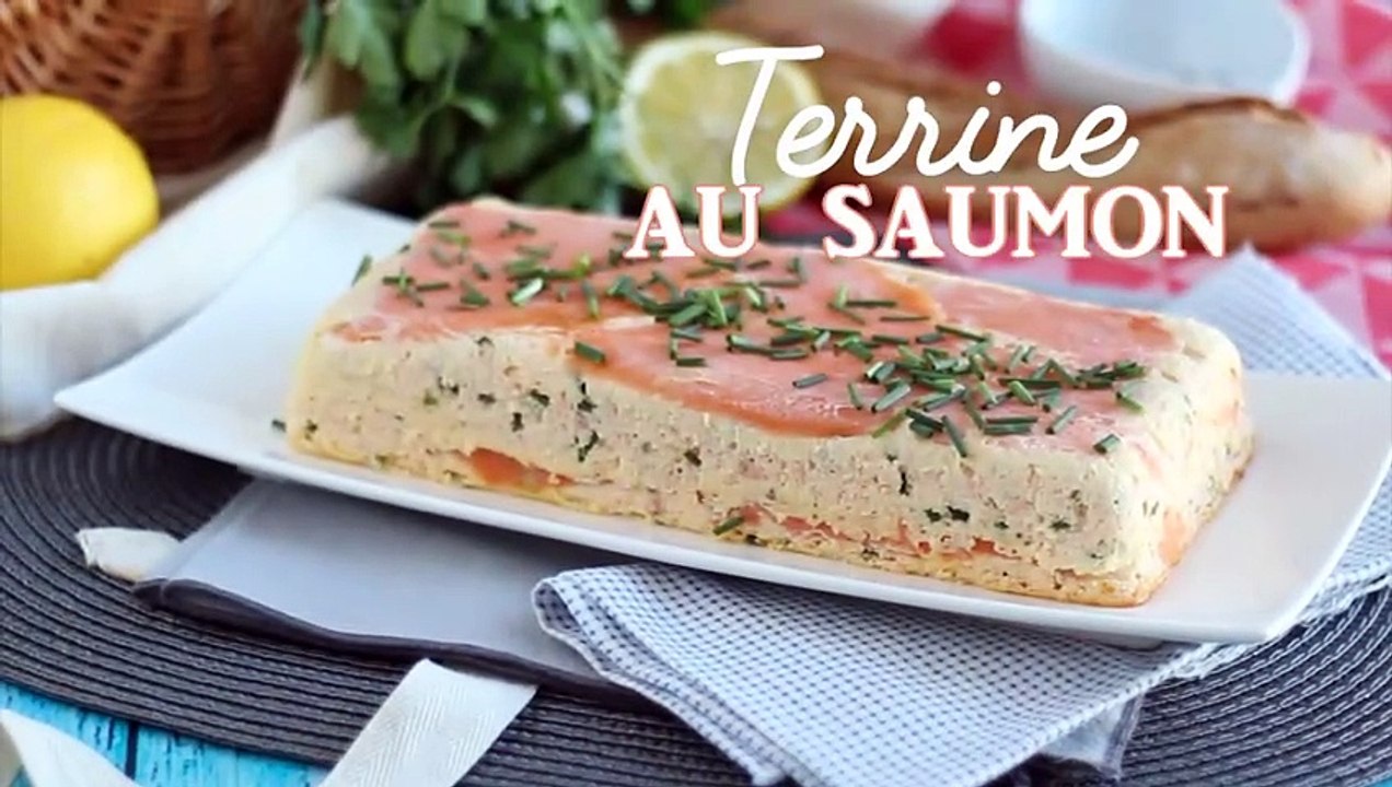 Terrine mit frischem lachs und räucherlachs