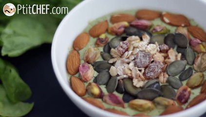 Smoothie bowl kiwi menthe pousses d'épinards