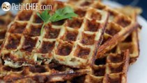 Waffles de batata com bacon e queijo