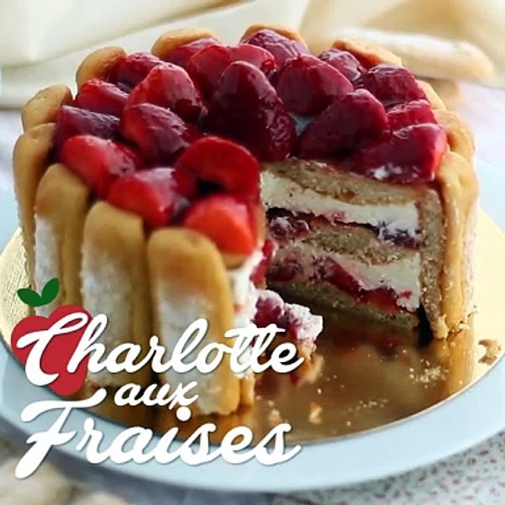 Schnelle und einfache erdbeer-charlotte