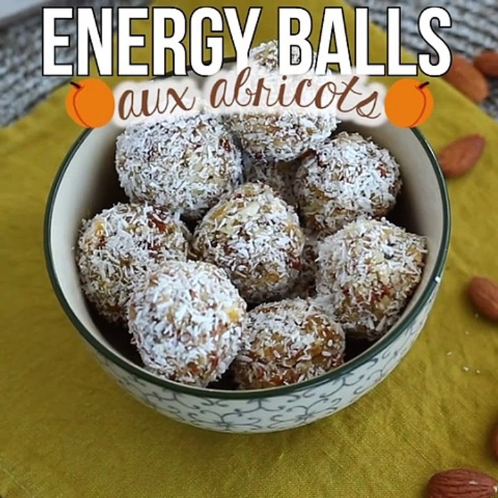 Energy balls mit aprikose, grünem tee und kokosnuss