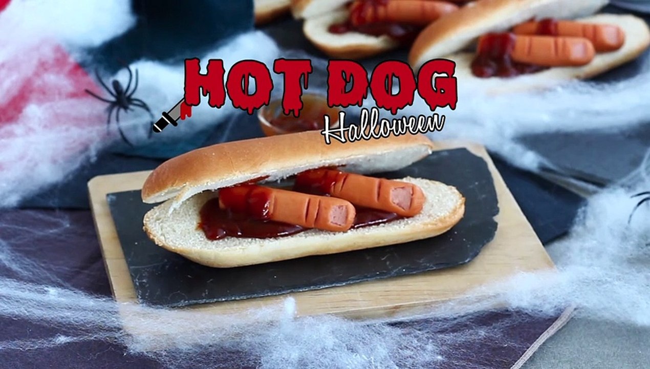 Blutige halloween-hotdogs