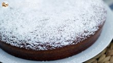 Bolo de iogurte natural, fofinho e fácil a preparar