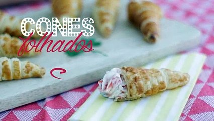 Cones folhados de salmão e cebolinho/a