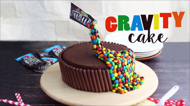 Gravity cake: la torta che sfida la gravità e fa impazzire i social
