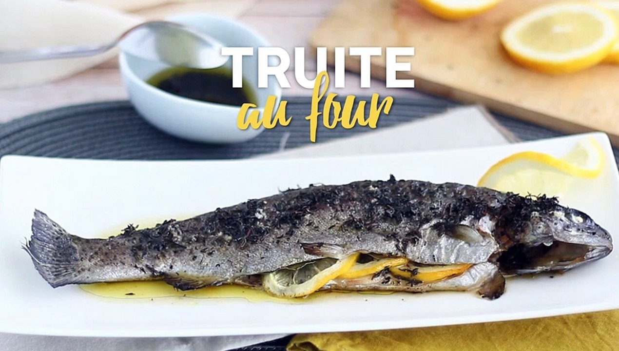 Gebackene forelle mit thymian und olivenöl