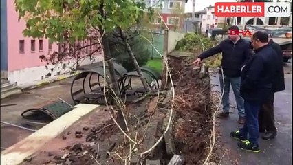 Körfez ilçesindeki okulun bahçesinde istinat duvarı çöktü