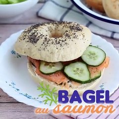 Bagel au saumon, concombre et fromage frais