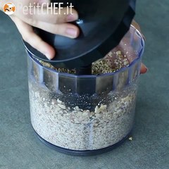 Energy ball ai datteri, la super ricetta vegana spiegata passo a passo!