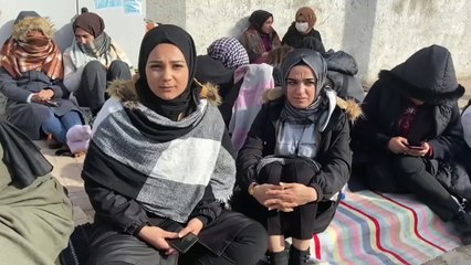 Özak Tekstil işçilerinin direnişi 4. gününde: Kadın işçilerin lavaboya gitmesine bile izin verilmiyor, resmen buraya hapsedildik