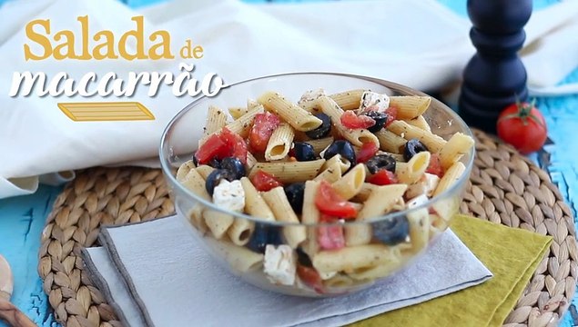 Salada de macarrão (tomate, feta e azeitonas)