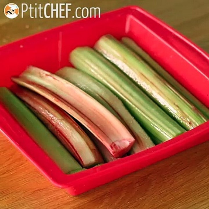 Gâteau renversé à la rhubarbe