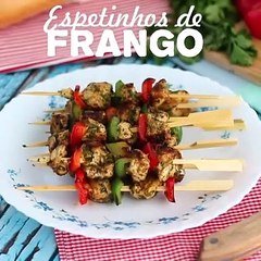 Espetadas (espetinhos) de frango com pimento