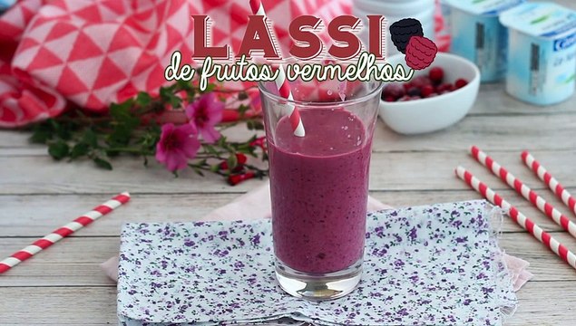 Lassi de frutos vermelhos (batido de frutos vermelhos)