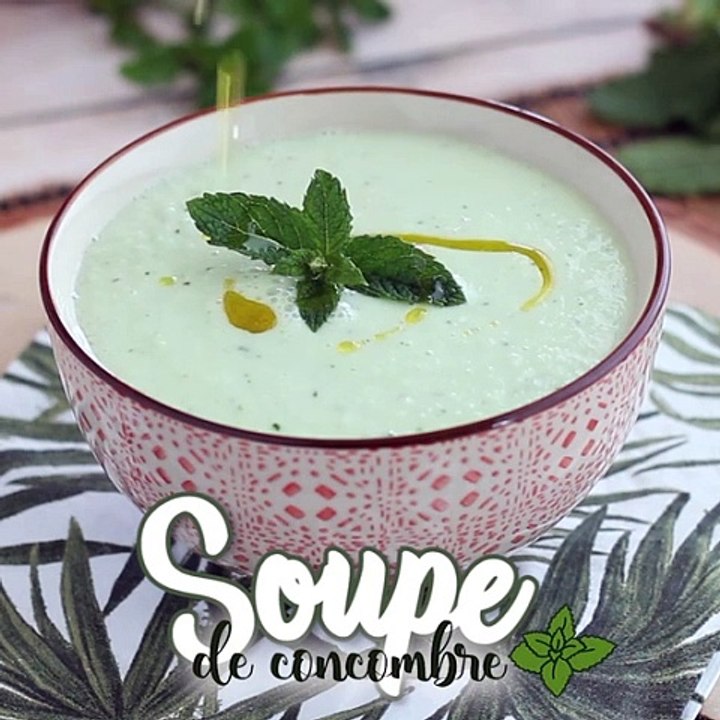 Kalte suppe aus gurken und minze