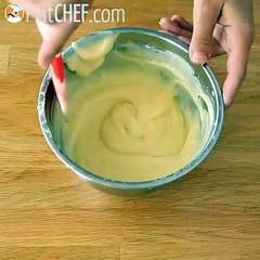 Éclairs à la crème de pistache et aux framboises