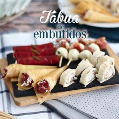 Enrolados de queijo e embutido