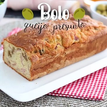 Bolo de azeitonas verdes com queijo e presunto