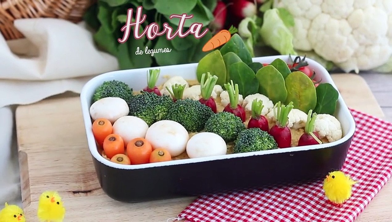 Horta de legumes com homus