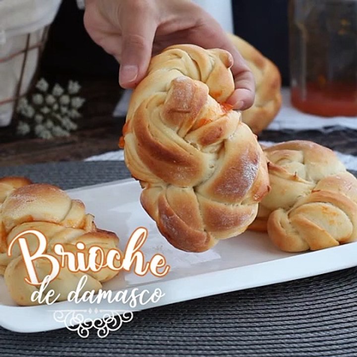 Pão doce trançado de damasco (brioche de damasco)