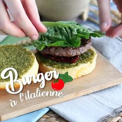 Burger à l'italienne : sauce pesto, tomates séchées, mozzarella