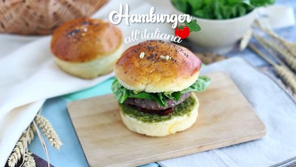 Hamburger all'italiana: pesto, pomodori secchi e mozzarella